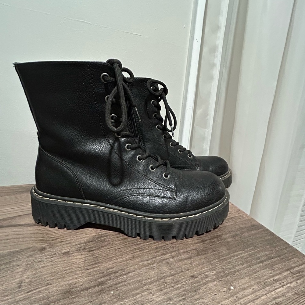 Sincerely Jules Women’s Black Leather Lace-Up Boots